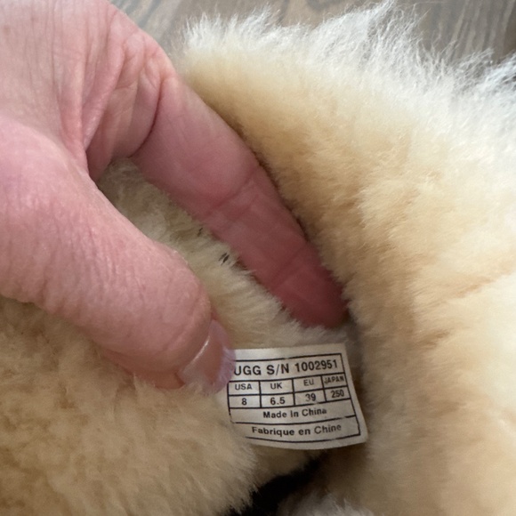 UGG Bailey Button metallic silver boots Size 8 - Picture 6 of 7